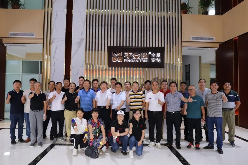 热烈欢迎广西林业产业协会及广西企业领导莅临平安树板材指导